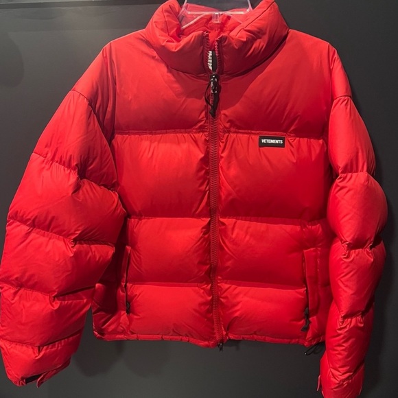 Vetements Logo Red Puffer Jacket Coat - Picture 1 of 10